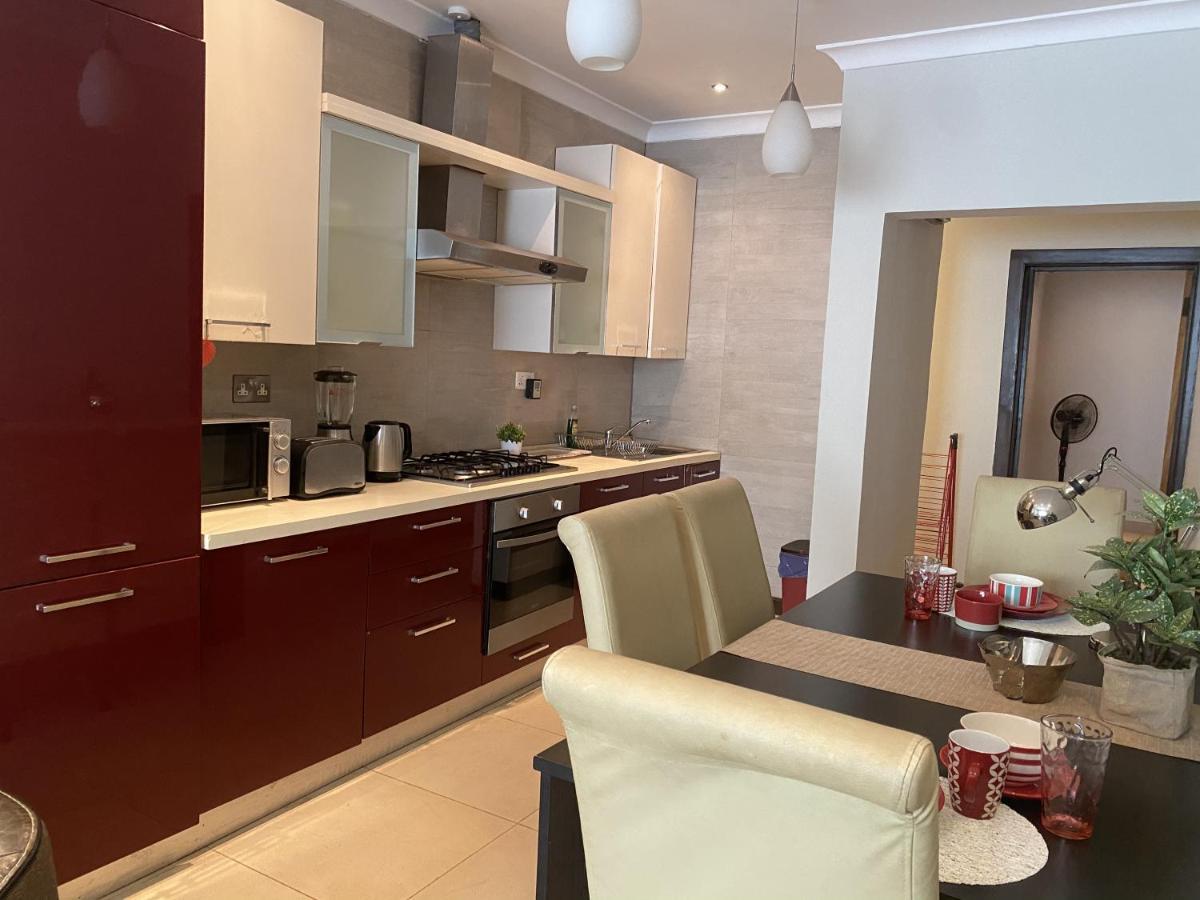 B Bakerstreet - Beautiful Two Bedroom Apartment Accra Exterior photo